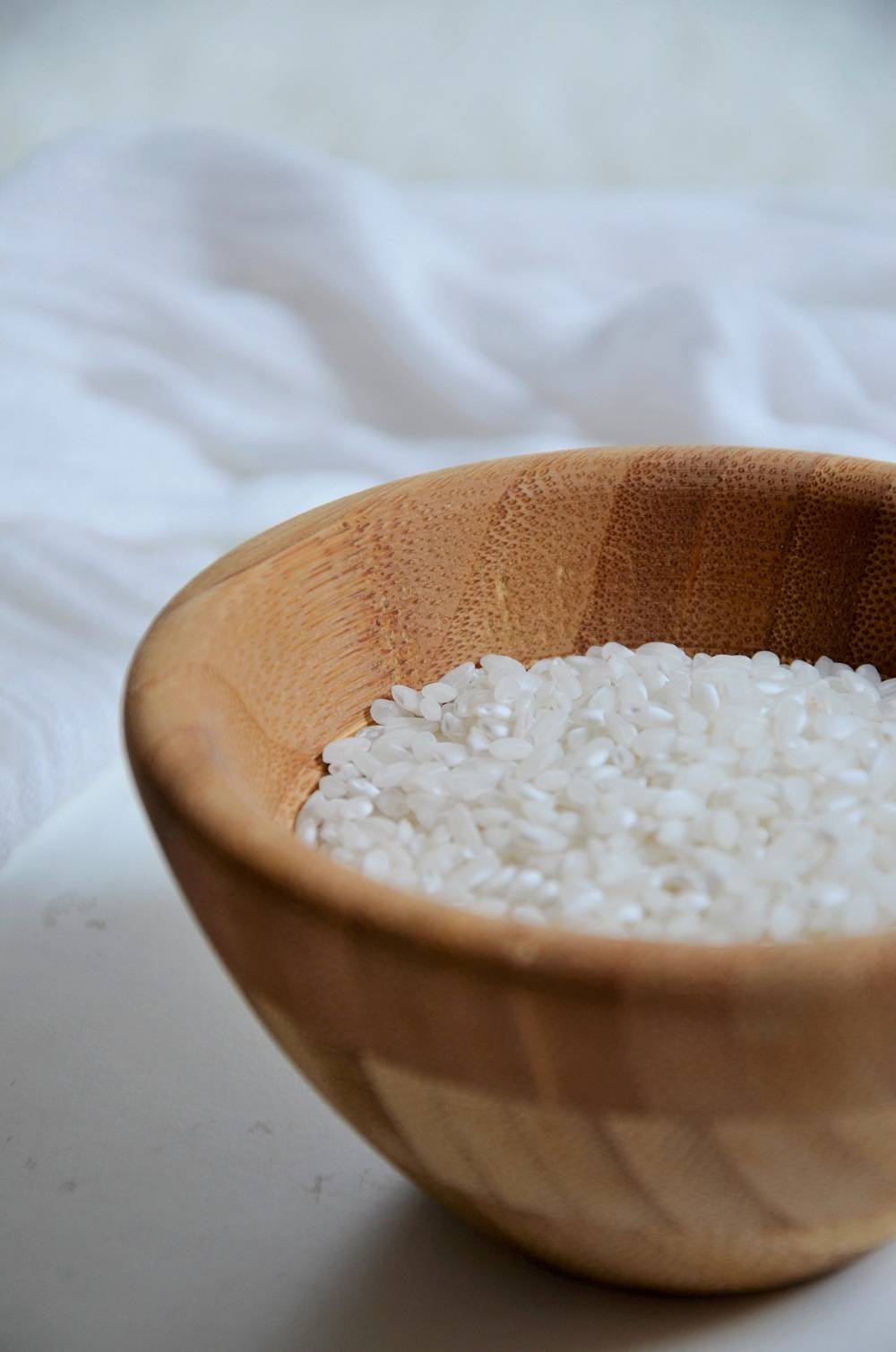 Рисовая вода ферментированная и отвар - польза и действие на кожу, правила применения и рецепты с фото