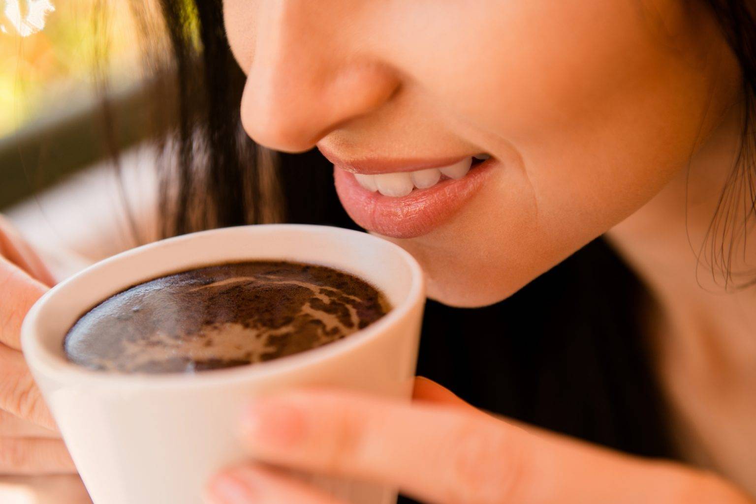 Пятна, налет от кофе на зубах: как отбелить? как пить кофе, чтобы зубы не желтели?