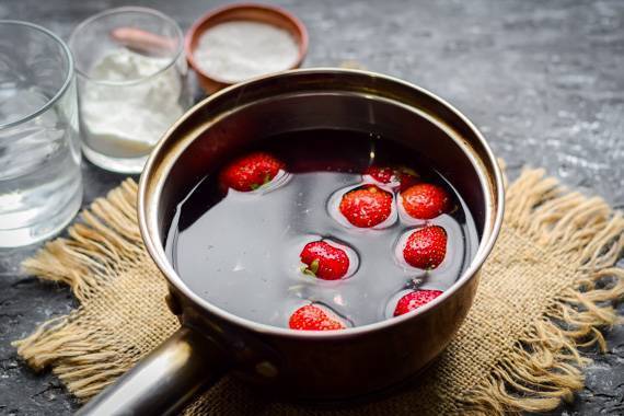 Рецепт киселя с крахмалом из замороженных ягод