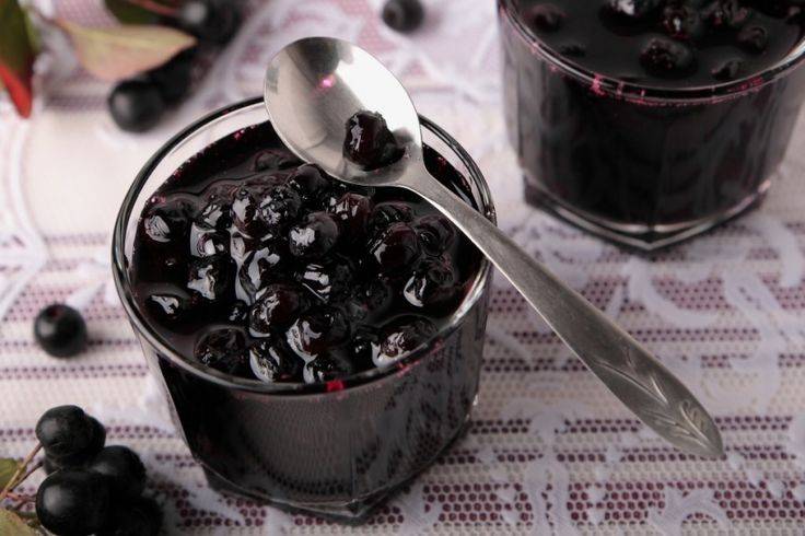 Чай с черноплодной рябиной (аронией): полезные свойства и рецепты