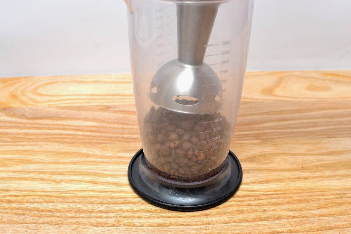 Как помолоть кофе без кофемолки: блендер, мясорубка, ступка