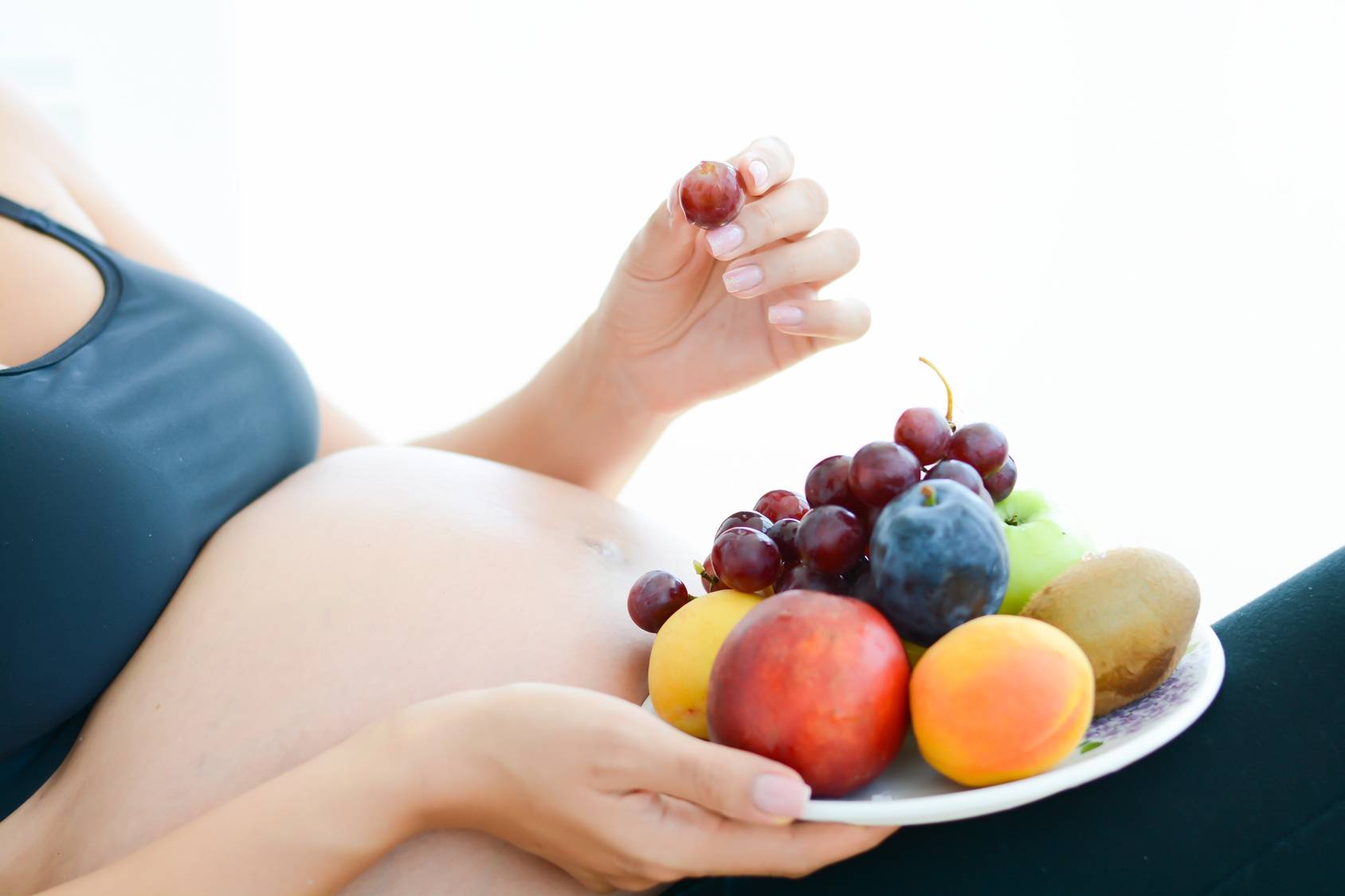 Можно ли во время беременности пить чай каркаде: польза и вред напитка для беременных