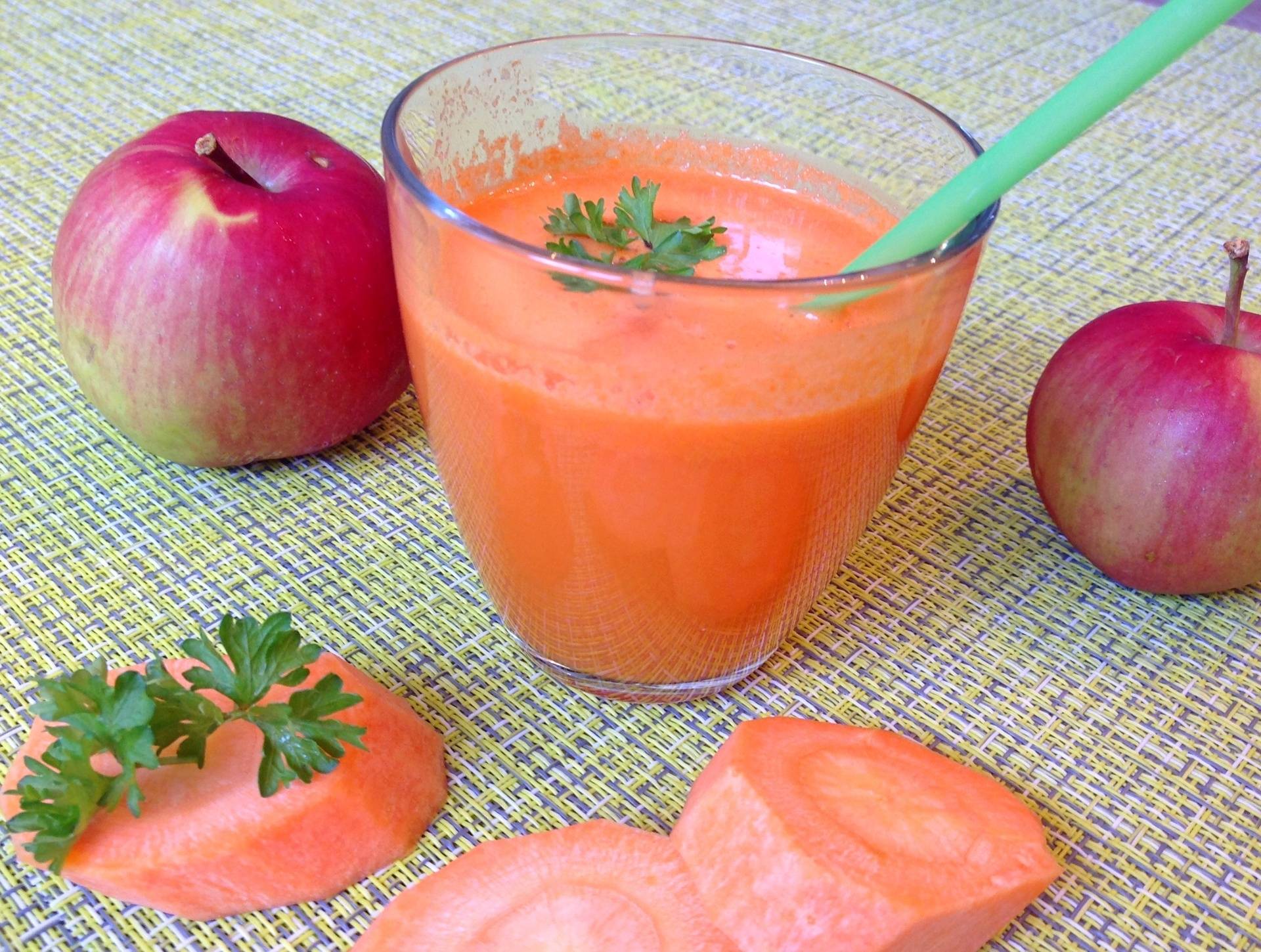 Шесть превосходных рецептов морковного сока – как заготовить на зиму?