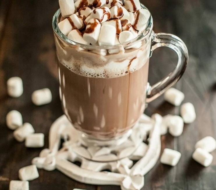10 крутых рецептов холодного кофе с шоколадом, бананом, мороженым и не только - лайфхакер