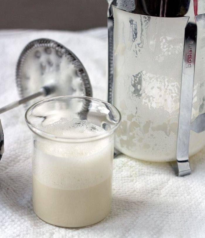 Молочная пена для капучино. 7 способов взбить молоко