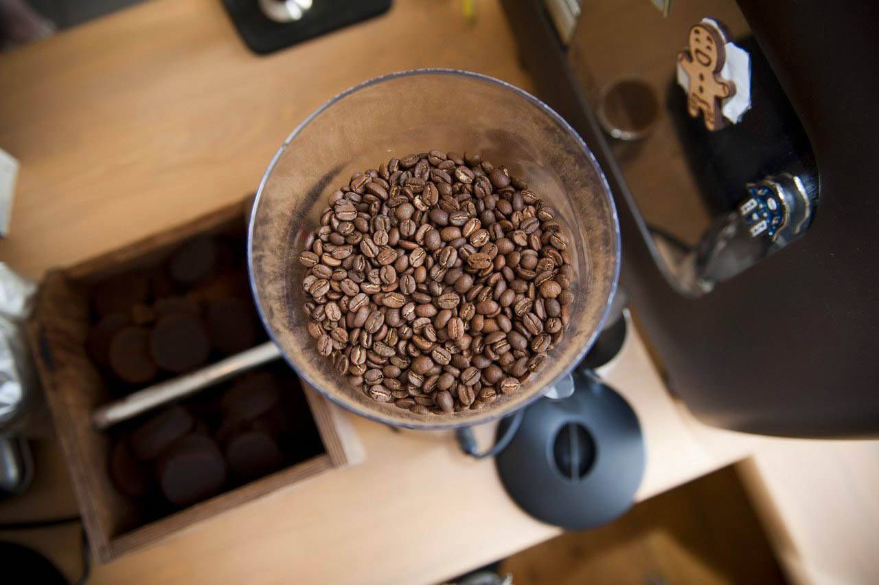 Почему кофе кислит: это хорошо или плохо, сорта кофе с кислинкой