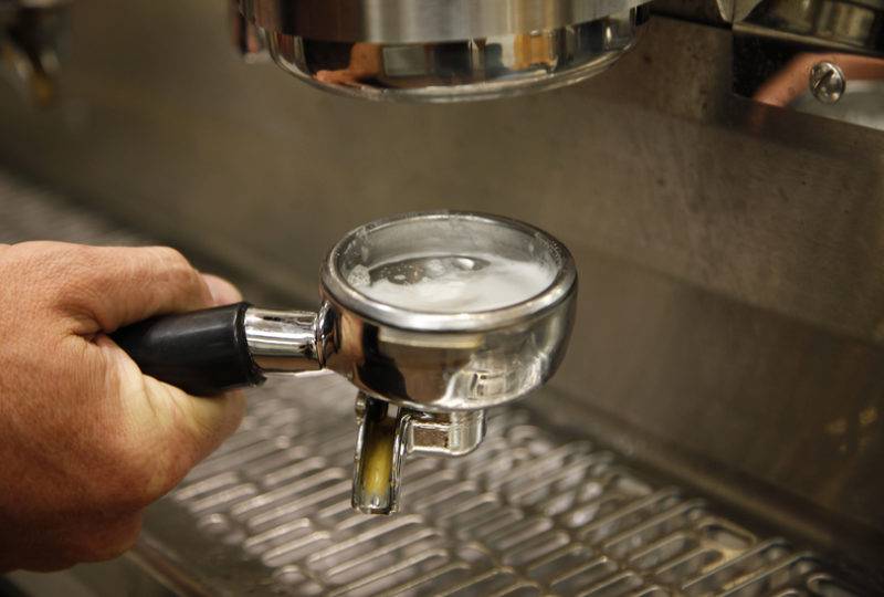 Чистка кофемашины — как промыть и почистить устройство