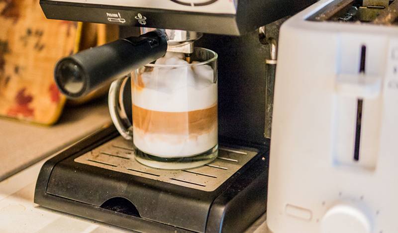 Как приготовить капучино в кофемашине — без капучинатора и с ним