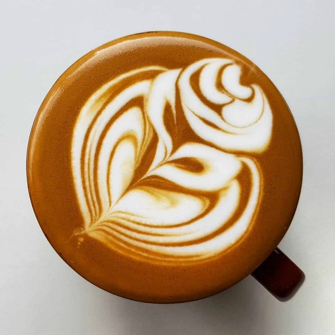 Как научиться красиво рисовать на кофе – искусство латте-арт