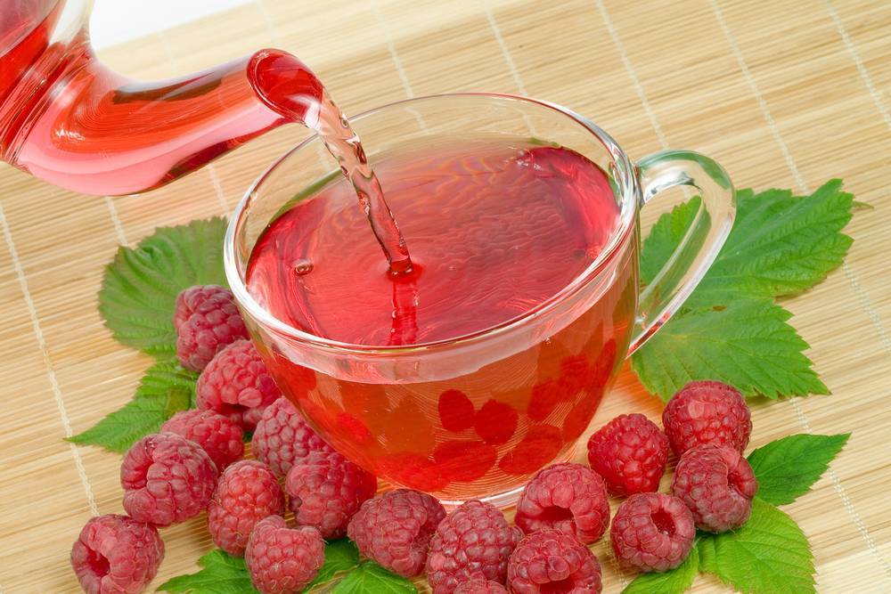 4 лучших рецепта чая с малиной, которые помогут при высокой температуре