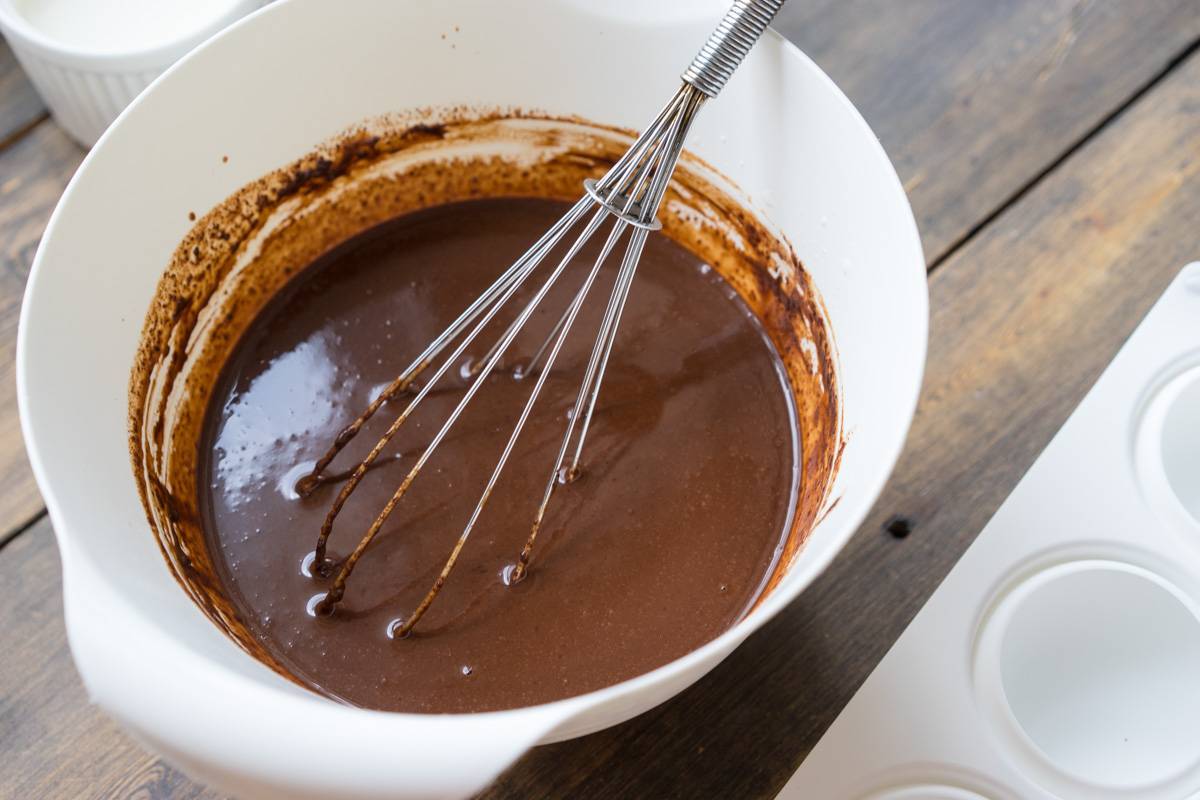 Шоколадная помадка из какао для торта