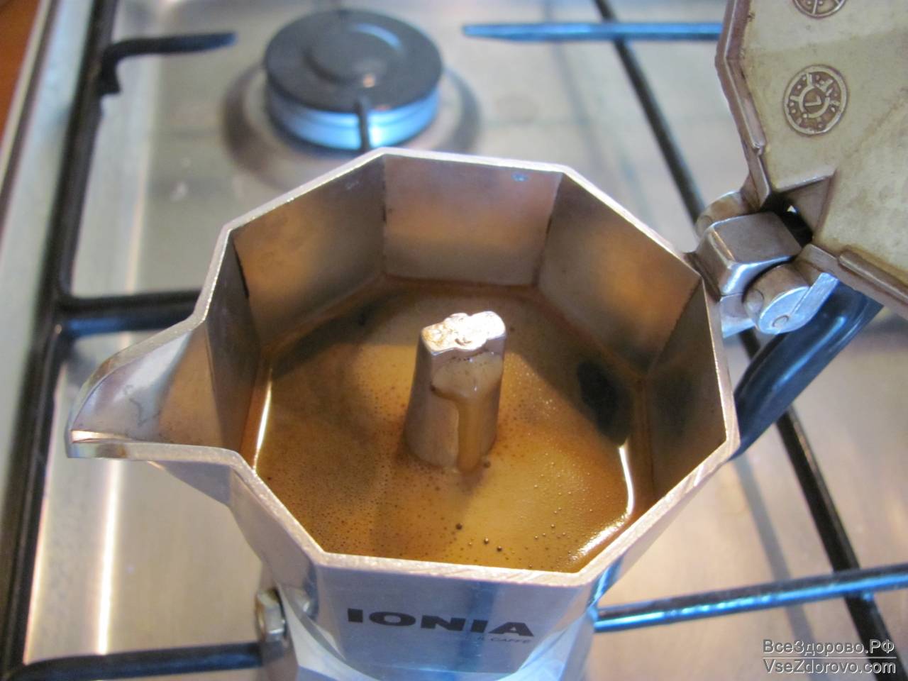 Как правильно варить кофе в гейзерной кофеварке: принцип работы, какие нужны ингредиенты для приготовления, как готовить напиток