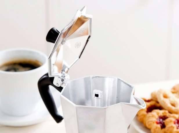 Гейзерная кофеварка и два разных способа приготовления в ней кофе