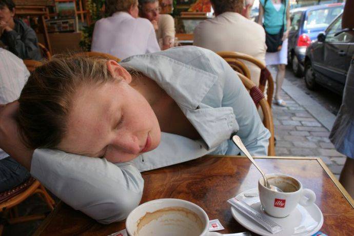 Почему после кофе хочется спать?