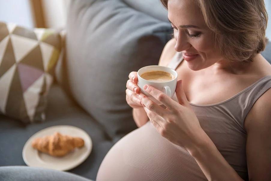 Можно ли кормящей маме кофе, вреден ли растворимый кофе и с молоком при гв
