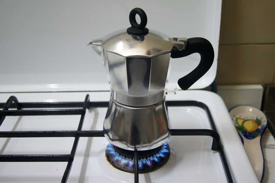 Как правильно варить кофе в гейзерной кофеварке мока