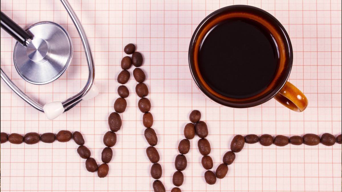 Понижает или повышает давление кофе? можно ли его пить при гипертонии и гипотонии?