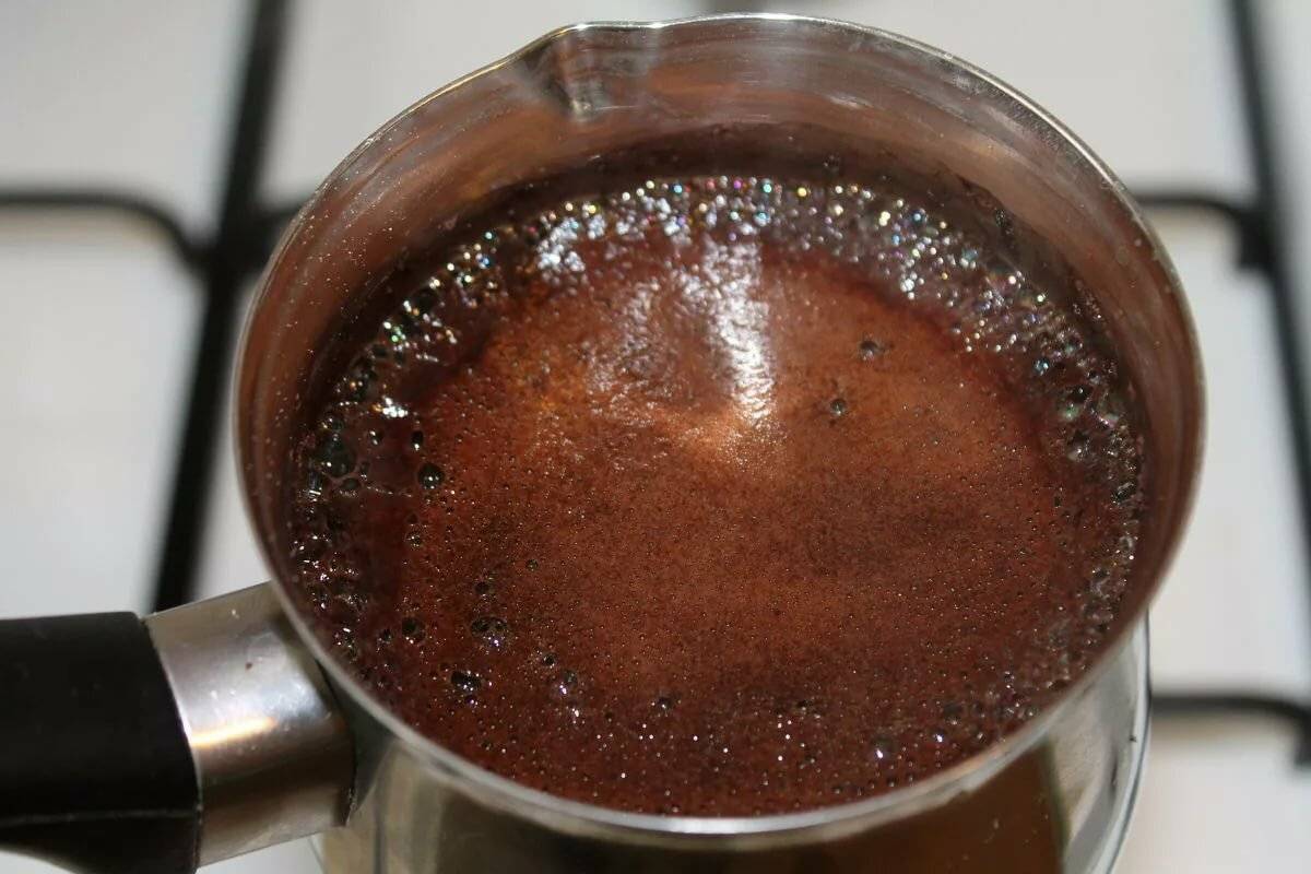 Можно ли сварить вкусный кофе в кастрюле. как варить кофе в ковшике правильно