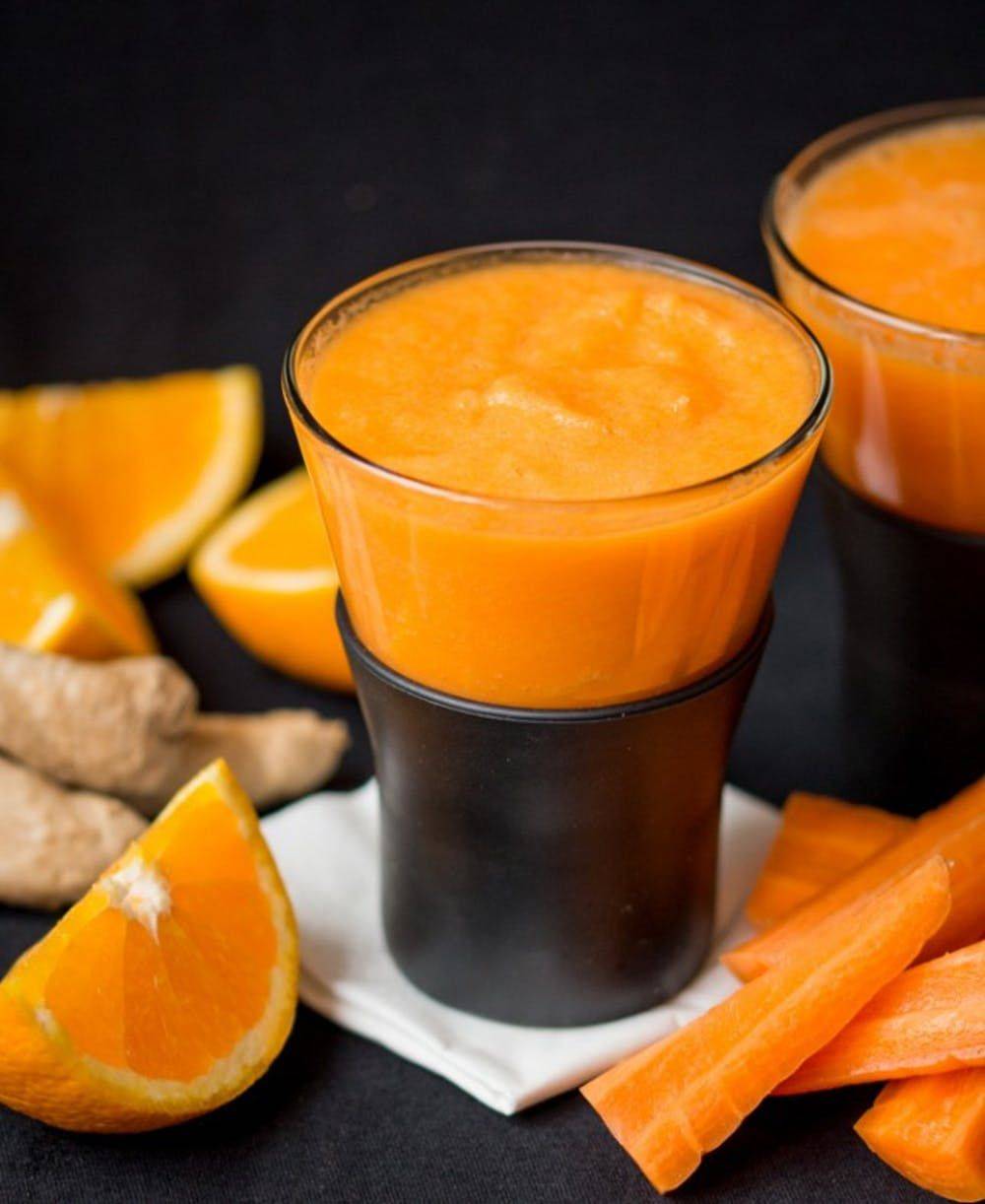 Смузи из моркови и яблока: свойства напитка и простые рецепты