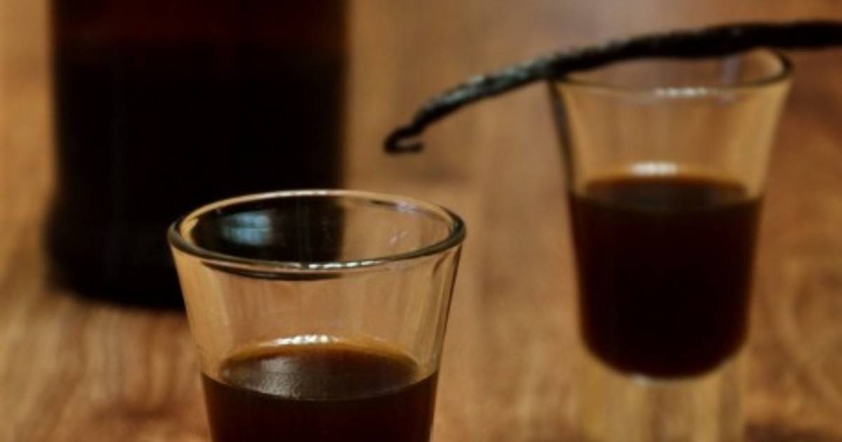 Как сделать кофейный ликер и с чем его пьют — рассматриваем суть