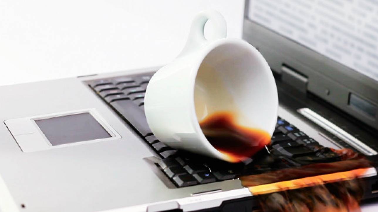 Что делать если пролил воду на ноутбук или залил клавиатуру ноута кофе, чае...