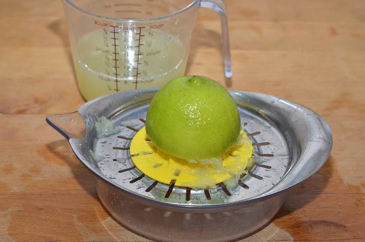 Можно ли выжать сок из лимона без соковыжималки и как это сделать?