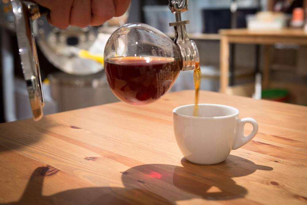 Как варить кофе в кофейнике, принцип действия. как определить закипание напитка. дозировки зерен и воды на порцию, помол