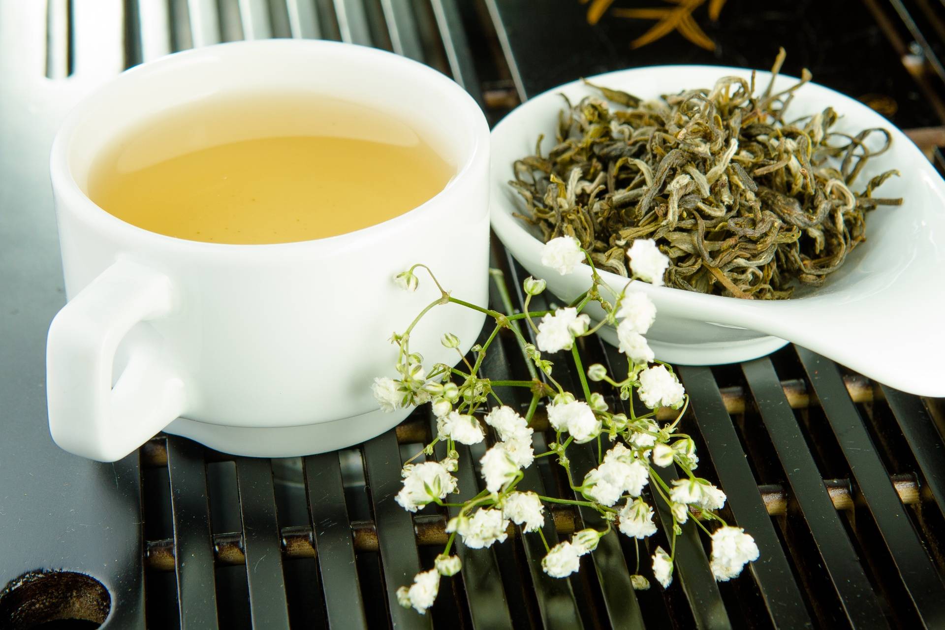 Чай с ромашкой: польза и вред для организма