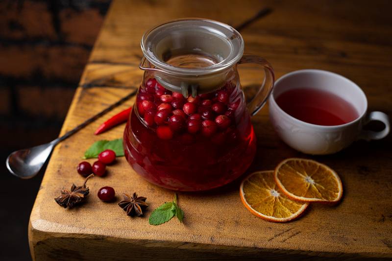 Брусничный чай: полезные свойства и противопоказания, польза и вред напитка из листьев брусники, как приготовить брусничный чай в пакетиках