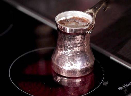 Как варить кофе в кастрюле на плите правильно?