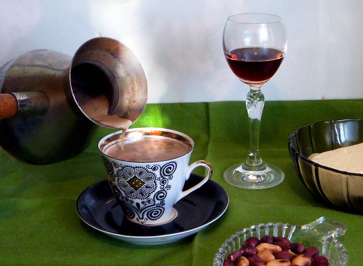 Кофе с коньяком - как правильно пить, сделать и пропорции в рецептах с молоком, корицей и сливками
