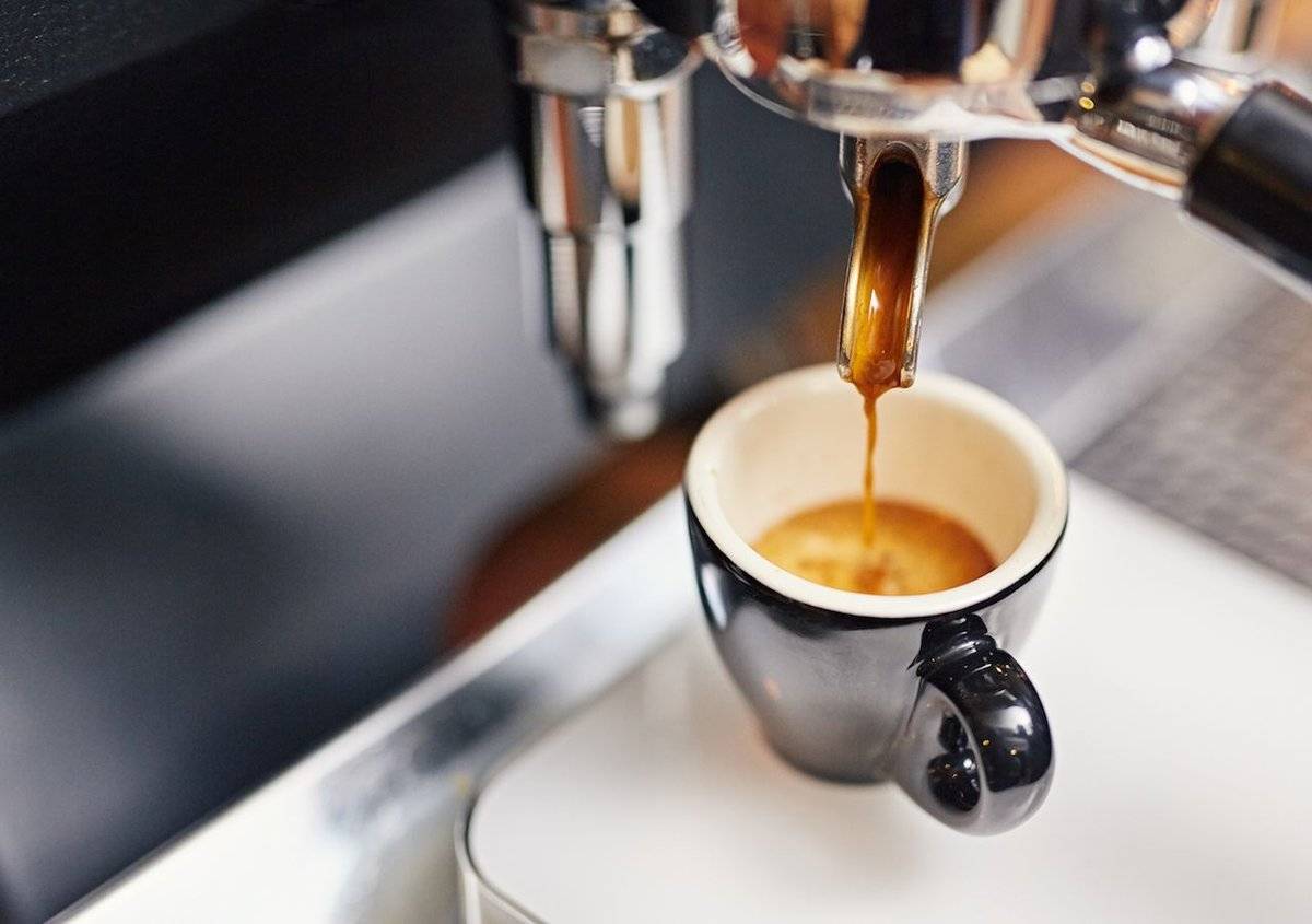 Что можно пить вместо кофе для бодрости по утрам и чем его заменить — топ 6 напитков