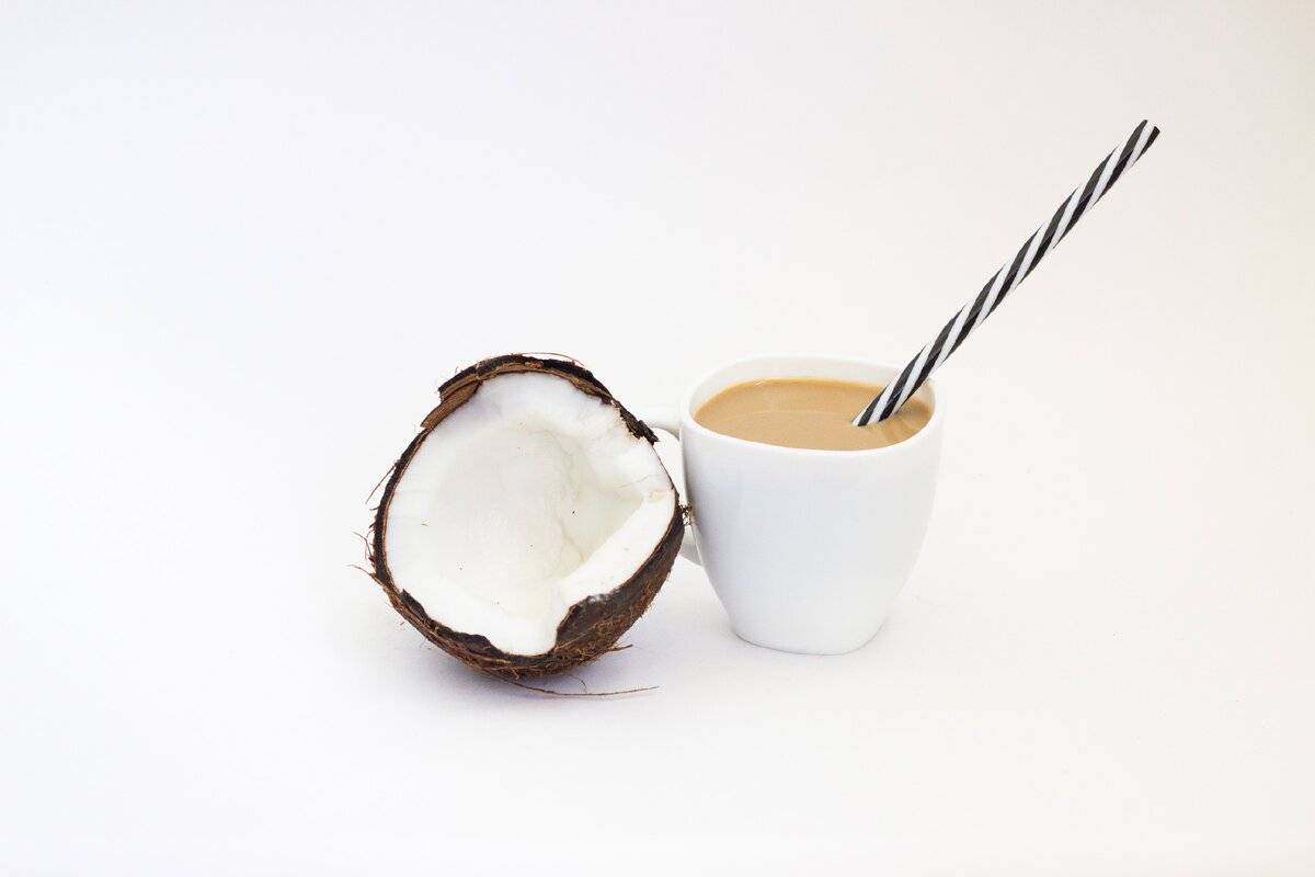 Кофе с кокосовым молоком - рецепты, польза и вред, калорийность