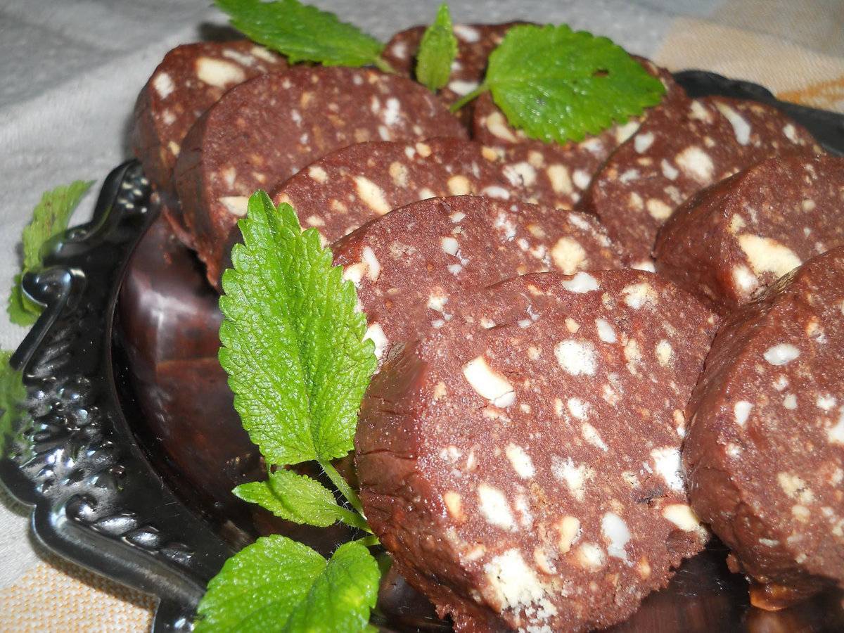 Шоколадная колбаска из печенья со сгущенкой: фото и рецепты, как приготовить шоколадную колбасу