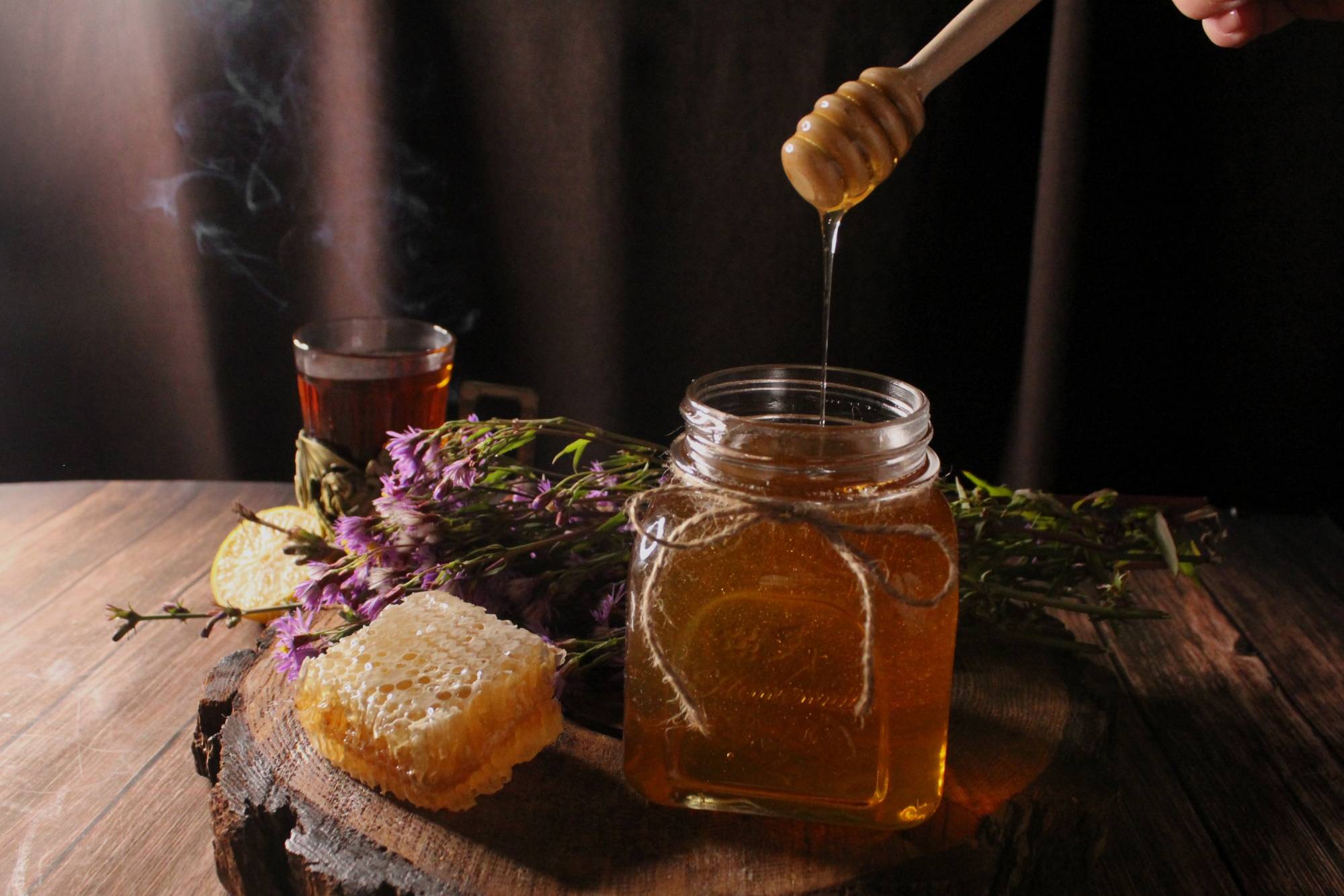 Можно ли добавлять мед в чайный гриб - рекомендации