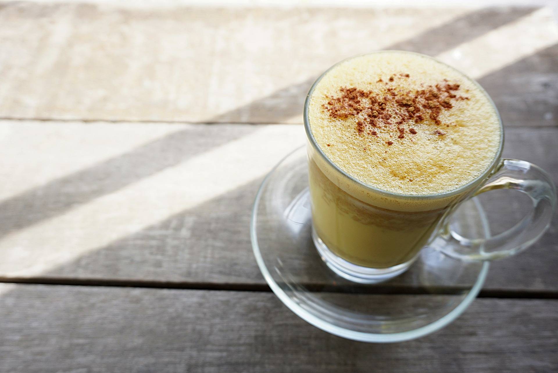 Полезно или вредно пить кофе с молоком — интересные научные факты