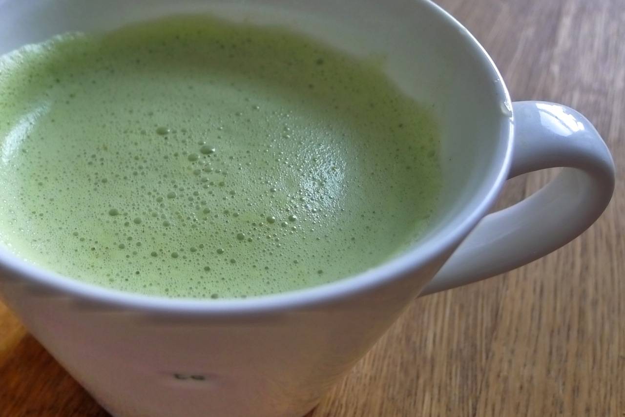 Стоит ли пить зеленый чай с молоком: польза или вред? | на всякий случай