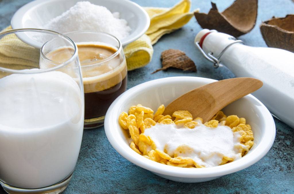 Кофе с кокосовым молоком: польза и вред, рецепт приготовления