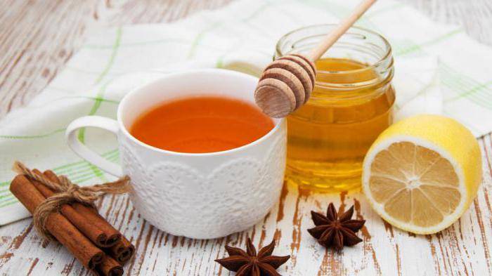 Можно ли класть мед в горячий чай или выпечку?