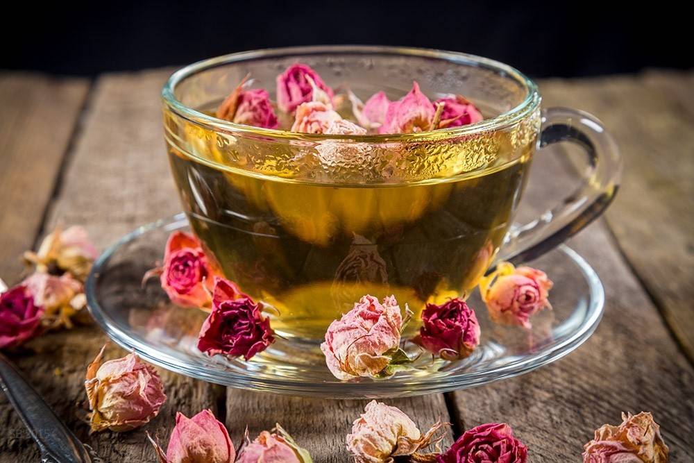 Чай из лепестков роз с нежным приятным ароматом