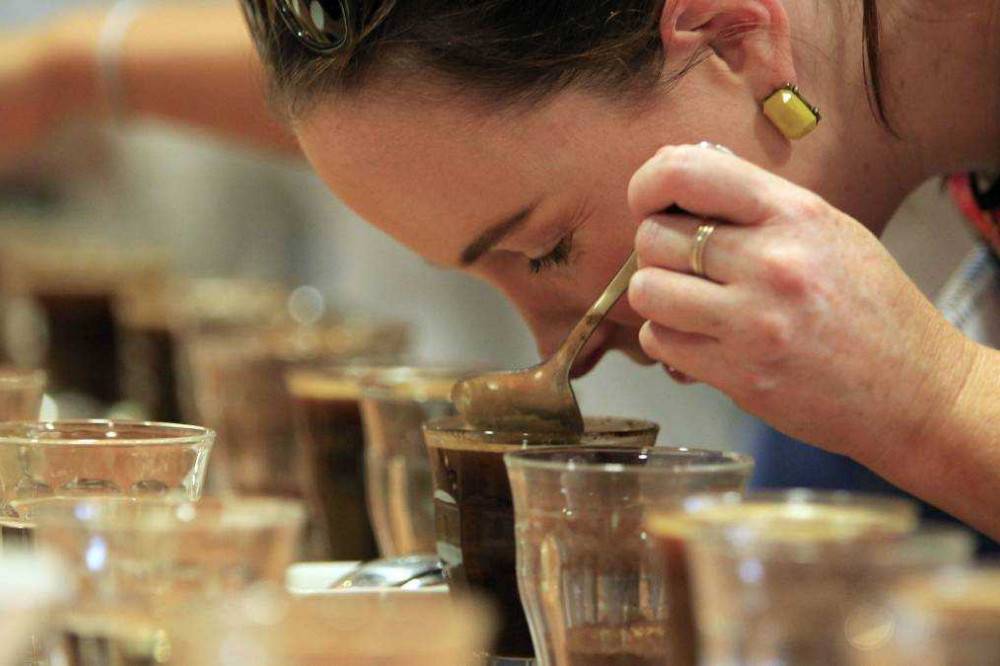 Этапы оценки вкуса кофе: для чего это нужно, какой должен быть аромат и послевкусие