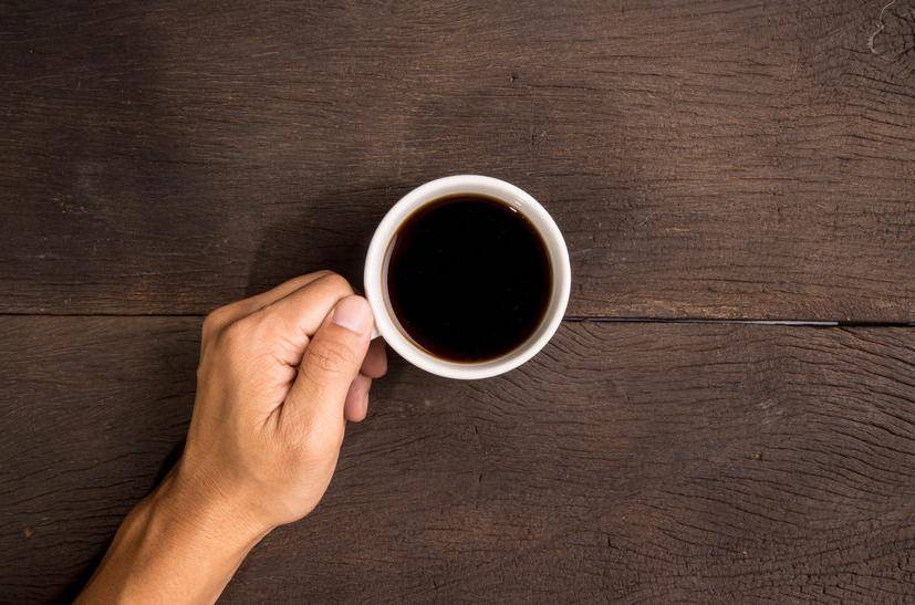 Пятна от кофе на зубах: как отбелить, как пить кофе, чтобы зубы не желтели? сколько нельзя пить кофе после чистки зубов?