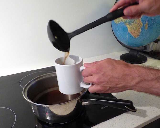 3 идеи как варить кофе в кастрюле в походе и дома
