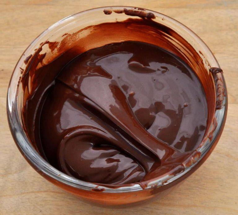 Шоколадная глазурь для торта - рецепты из какао с молоком, сливками, сметаной и на воде