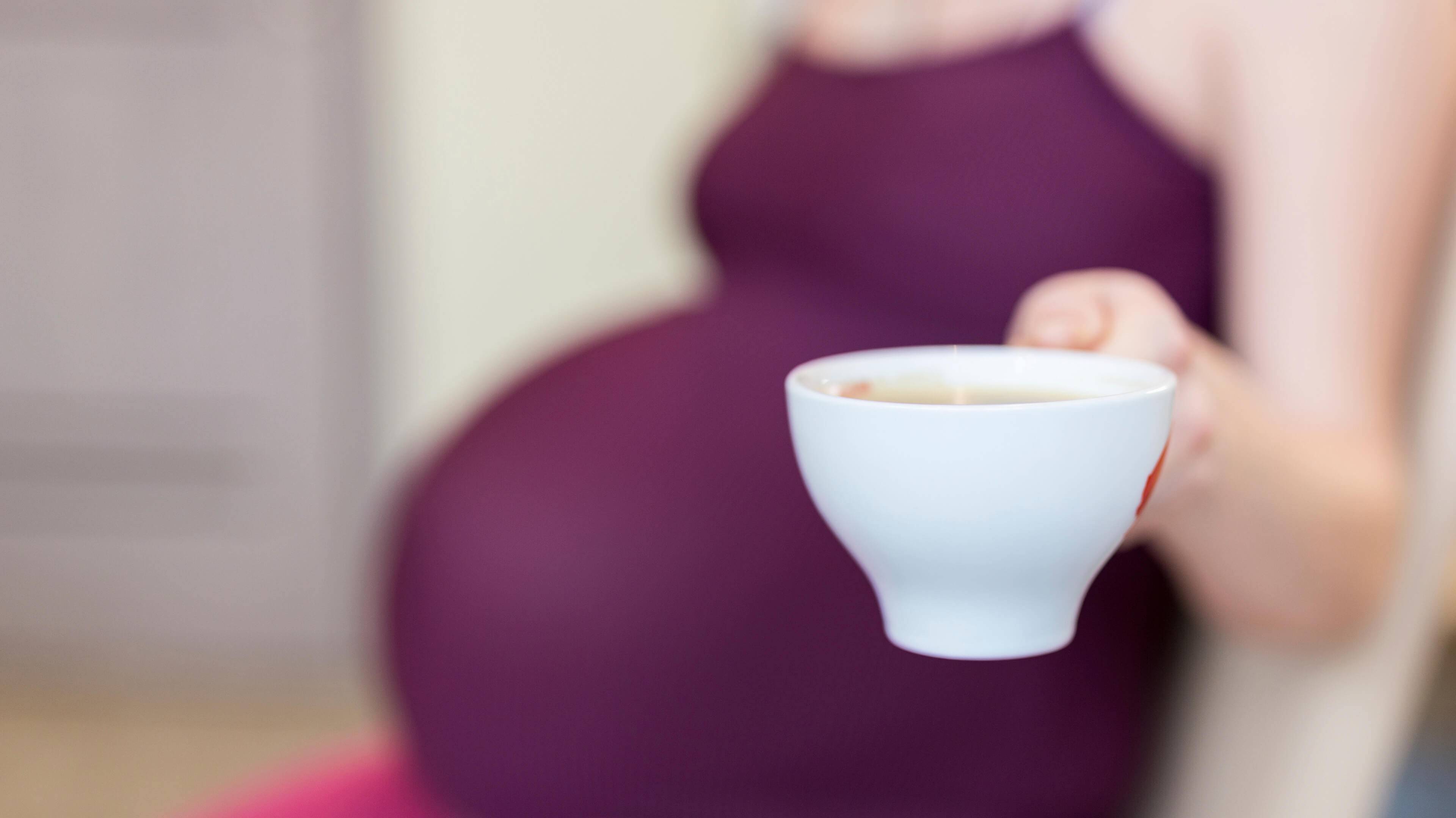 Cup a feel. Чашка кофе и беременность.