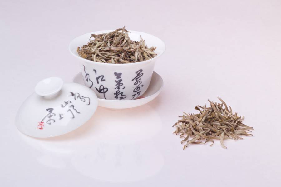 Свойства чая Бай Хао Инь Чжень, его вкус и аромат